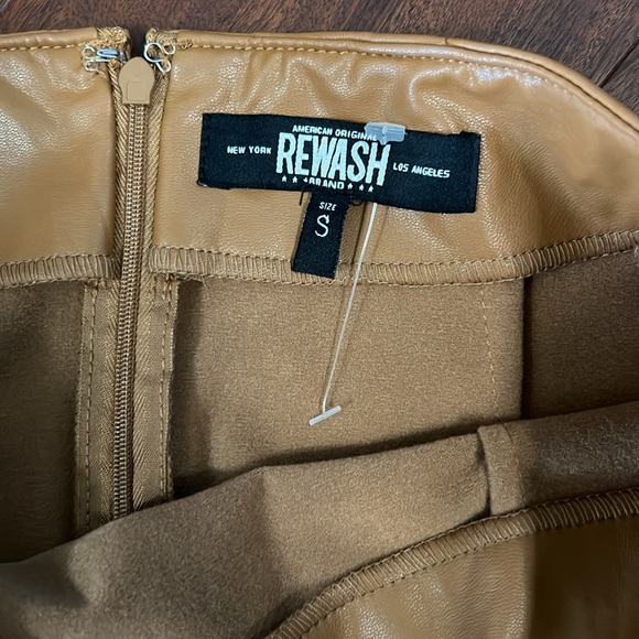 Rewash Leather Skirt - Picture 2 of 4